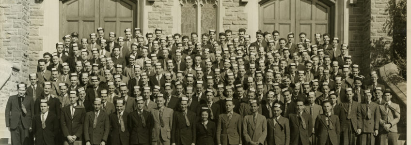 Large group of frosh, predominantly men, standing infront of War Memorial Hall at the University of Guelph.