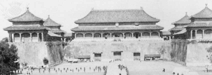 Black and white photo from 1900 of Meridian gate, the entrance to the Emperor’s quarters in Beijing’s Forbidden City.